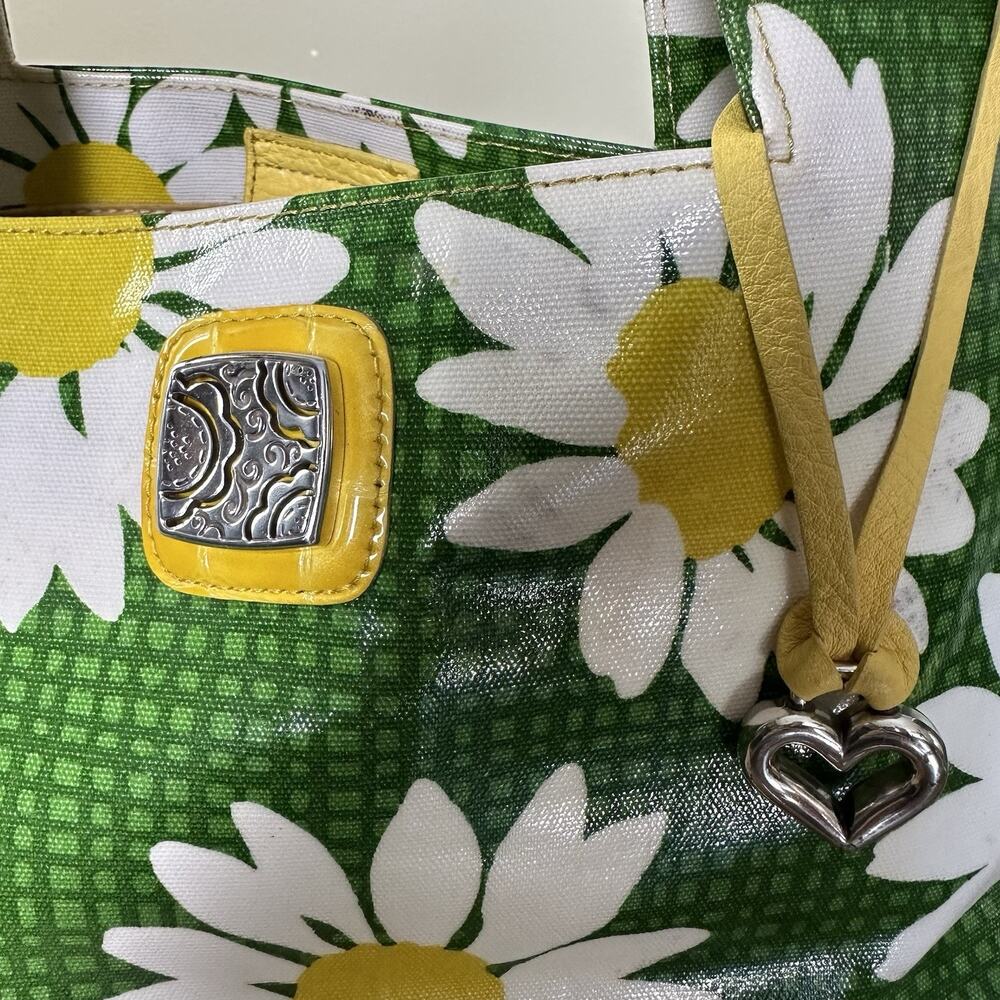 Brighton Vegan Shoulder Stachel duffle 70s Flowers Hippie Dopamine magnet closur - Picture 2 of 16